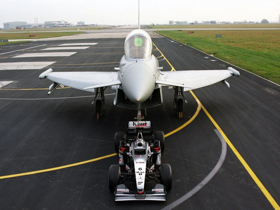  McLaren Mercedes-Benz MP4-17 2002 года  (фото 5 из 8)